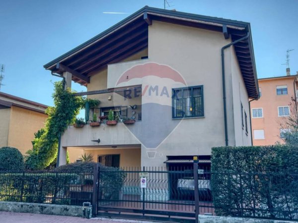 casa indipendente in vendita a Vignate