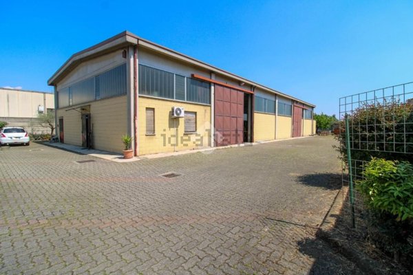 capannone in vendita a Vignate