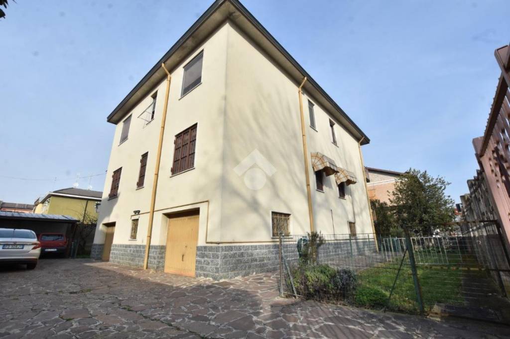 appartamento in vendita a Vignate in zona San Pedrino