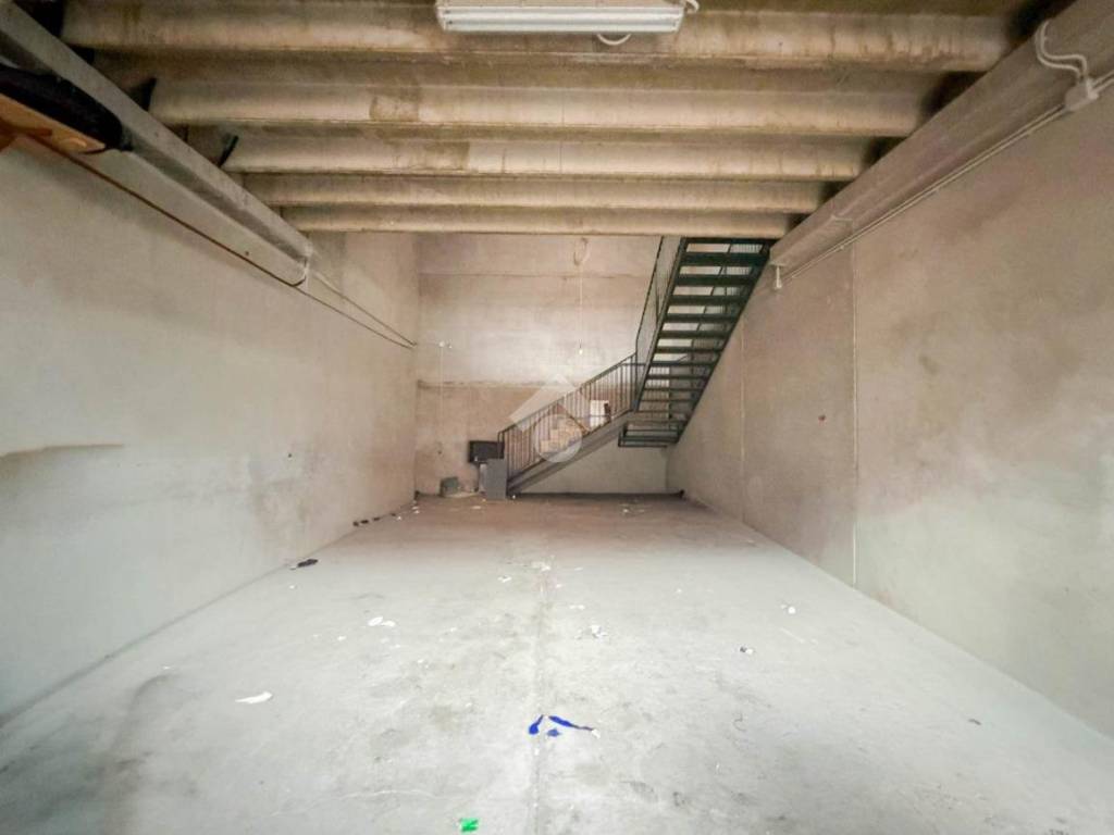 locale commerciale in vendita a Vignate