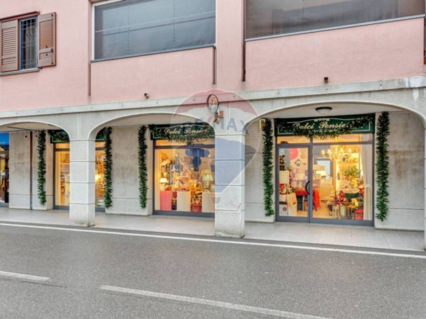 negozio in vendita a Vignate