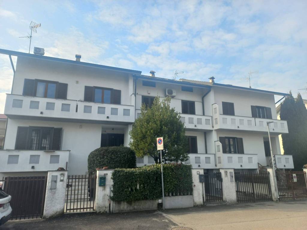 casa indipendente in vendita a Vignate