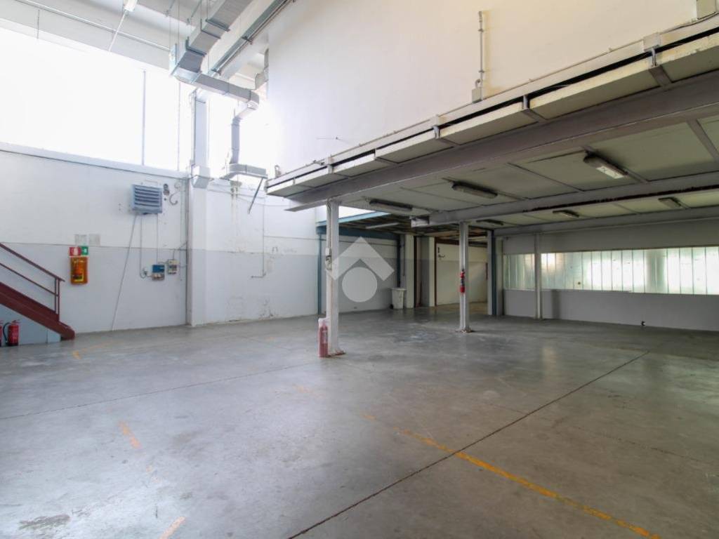 locale commerciale in vendita a Vignate