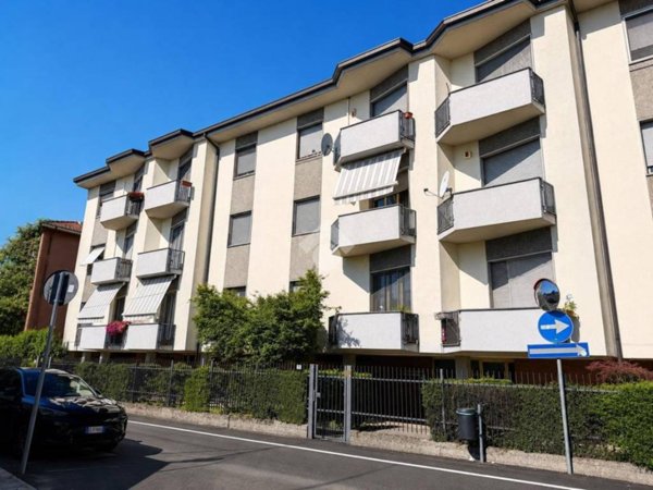 appartamento in vendita a Vignate in zona San Pedrino