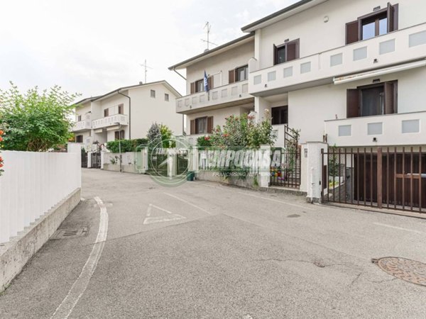 casa indipendente in vendita a Vignate in zona San Pedrino