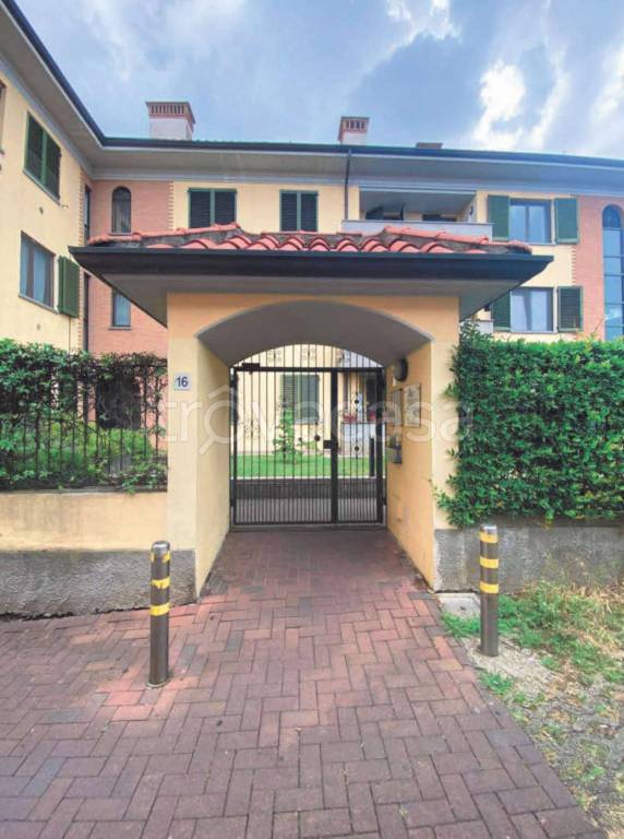 appartamento in vendita a Vignate in zona San Pedrino