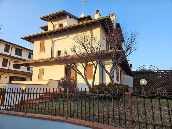 casa indipendente in vendita a Vimodrone in zona Sant'Isidoro