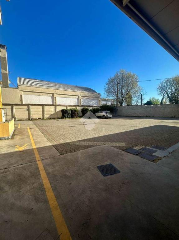 locale commerciale in vendita a Vimodrone