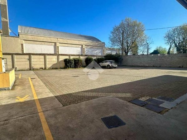 locale commerciale in vendita a Vimodrone