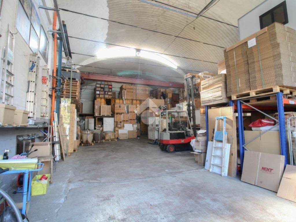 locale commerciale in vendita a Vimodrone