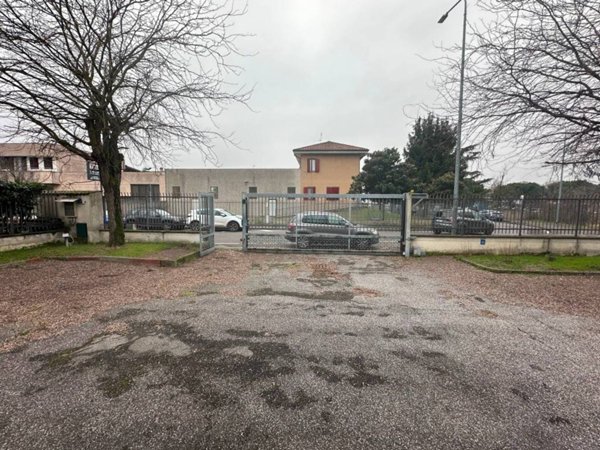 locale commerciale in vendita a Vimodrone
