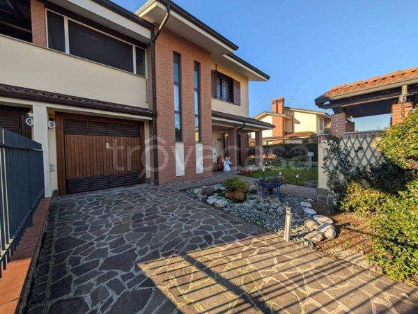 casa indipendente in vendita a Vimodrone in zona Sant'Isidoro