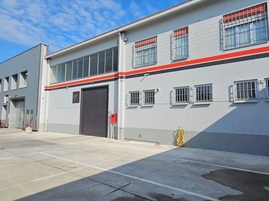 locale commerciale in vendita a Vimodrone