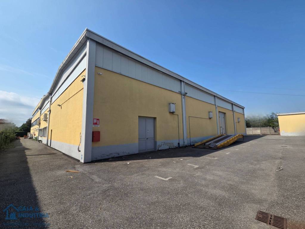 locale commerciale in vendita a Vimodrone in zona Sant'Isidoro