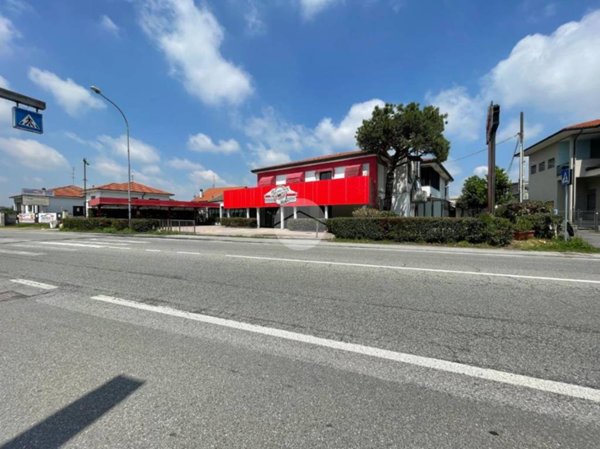 negozio in vendita a Vittuone