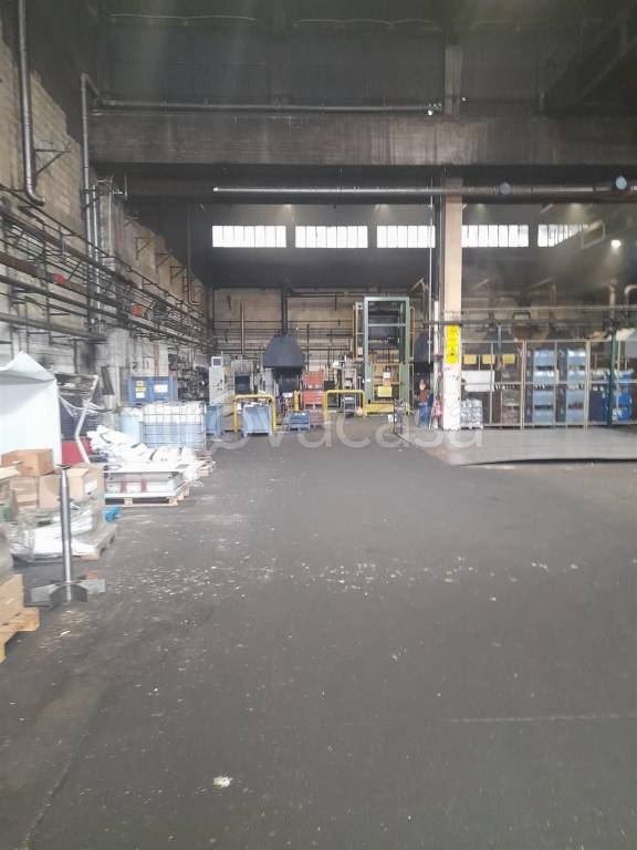 locale commerciale in vendita a Vittuone