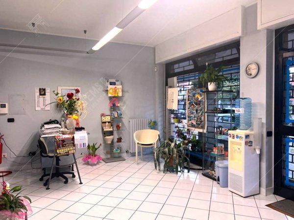 negozio in vendita a Vittuone