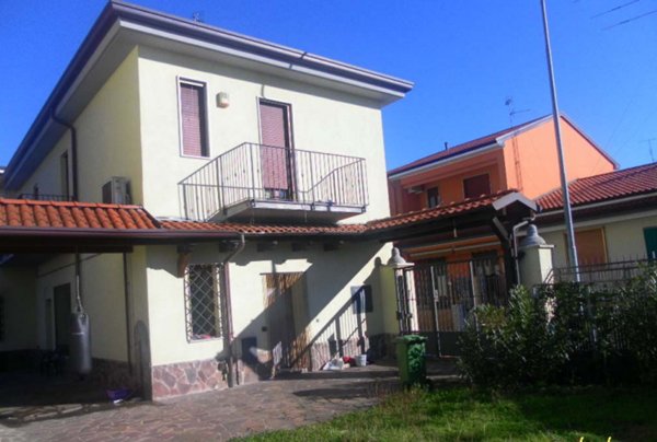 casa indipendente in vendita a Vittuone