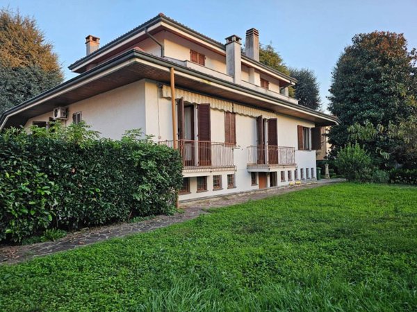 casa indipendente in vendita a Vittuone