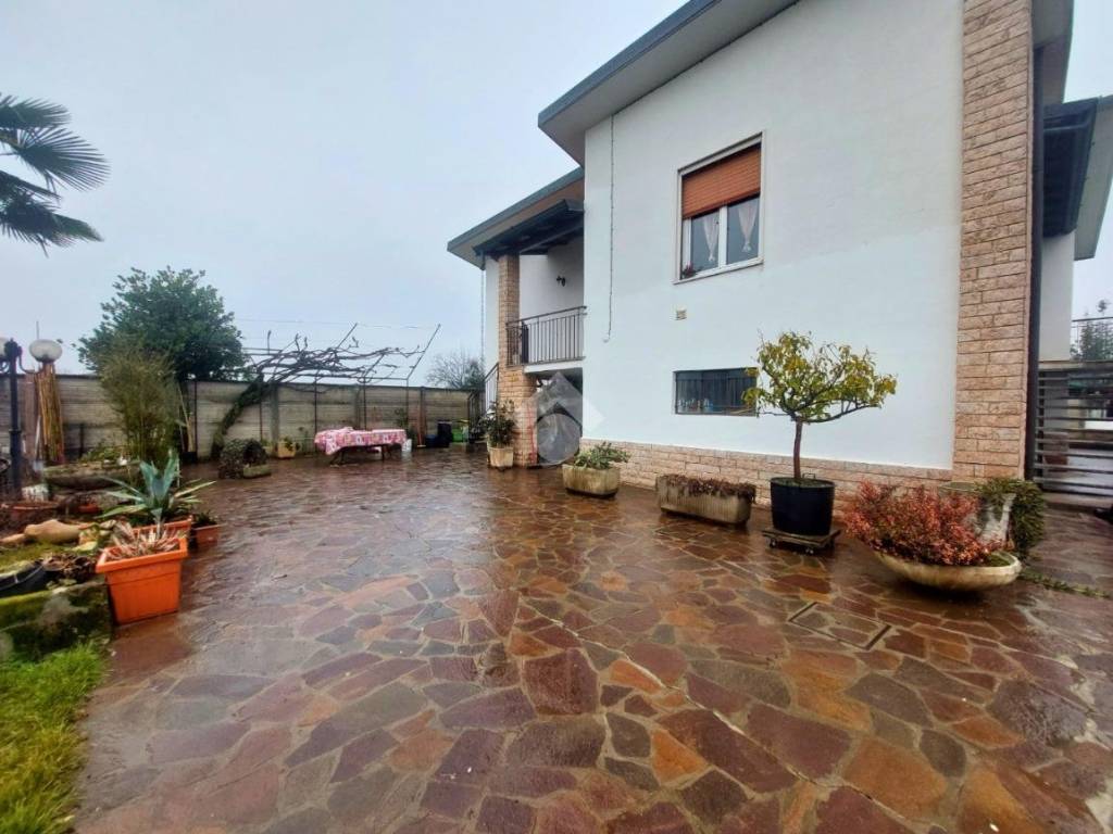casa indipendente in vendita a Vittuone