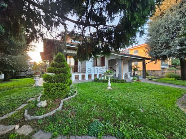 casa indipendente in vendita a Vittuone