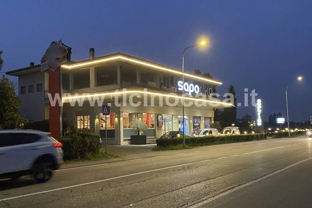 negozio in vendita a Vittuone