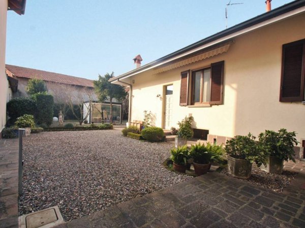 casa indipendente in vendita a Vittuone