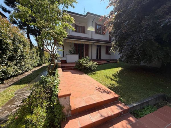 casa indipendente in vendita a Vittuone