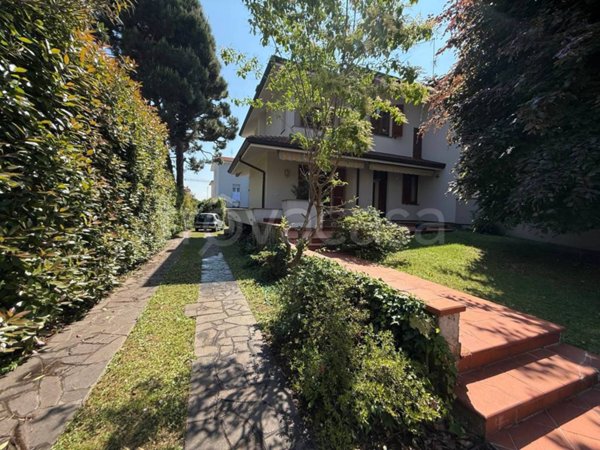 casa indipendente in vendita a Vittuone