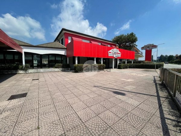 locale commerciale in vendita a Vittuone