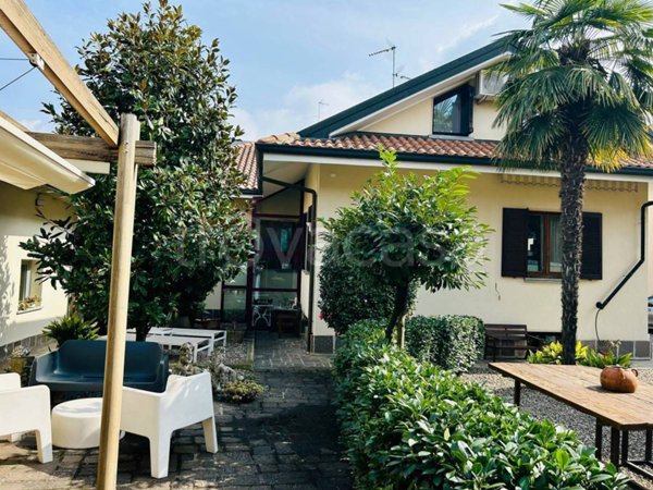 casa indipendente in vendita a Vittuone