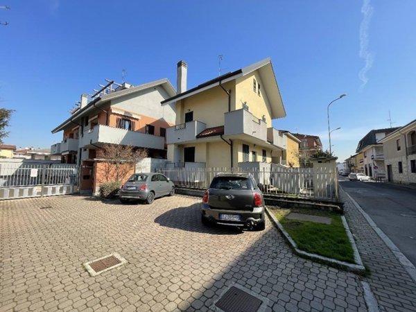 box auto in vendita a Vittuone