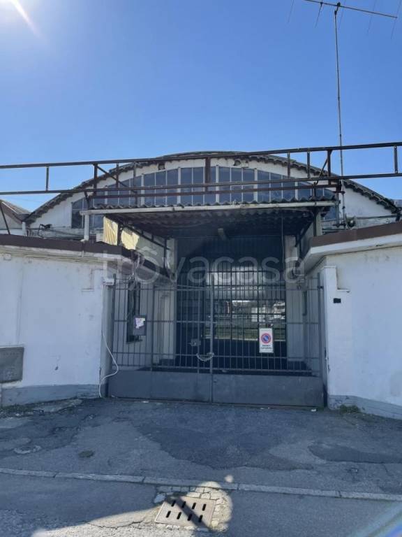 locale commerciale in vendita a Vizzolo Predabissi