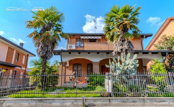 casa indipendente in vendita a Vizzolo Predabissi