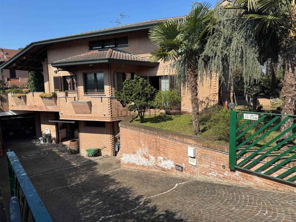 casa indipendente in vendita a Vizzolo Predabissi