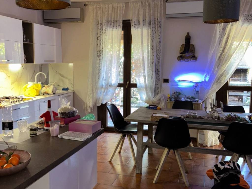 casa indipendente in vendita a Vizzolo Predabissi