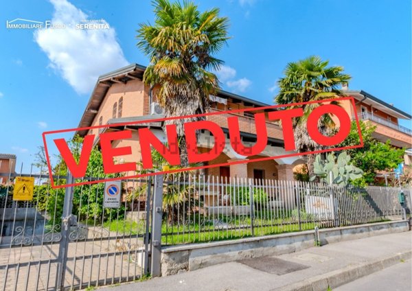 casa indipendente in vendita a Vizzolo Predabissi