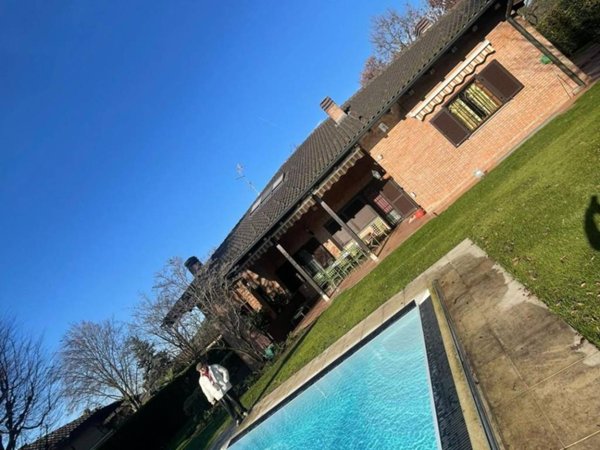 casa indipendente in vendita a Vizzolo Predabissi