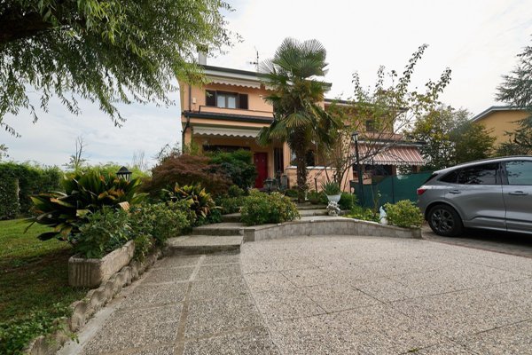 casa indipendente in vendita a Vizzolo Predabissi