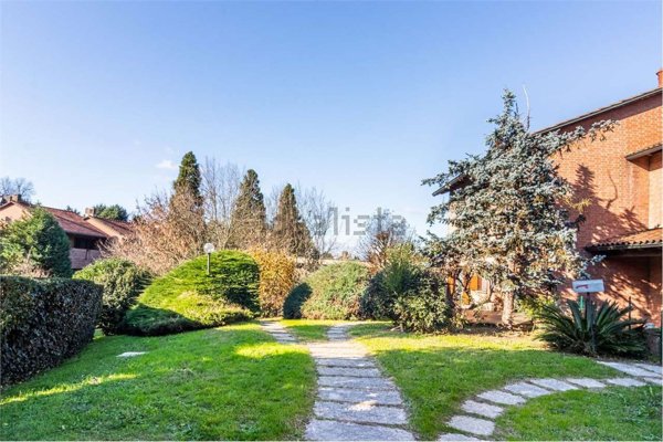 casa indipendente in vendita a Vizzolo Predabissi