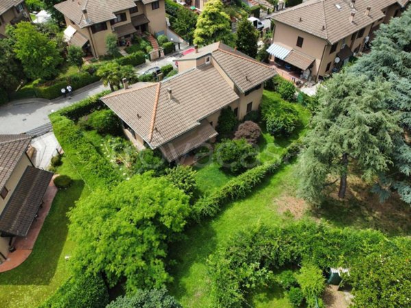 casa indipendente in vendita a Vizzolo Predabissi