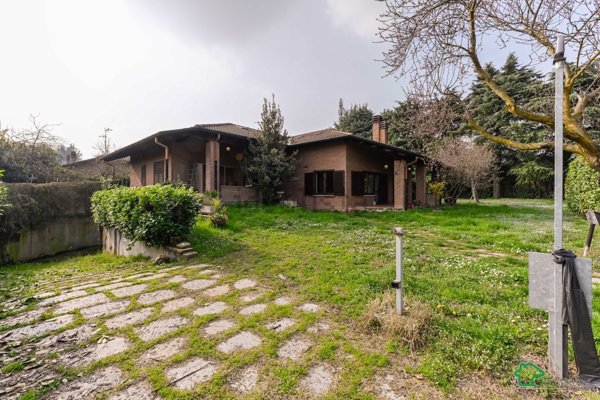 casa indipendente in vendita a Vizzolo Predabissi
