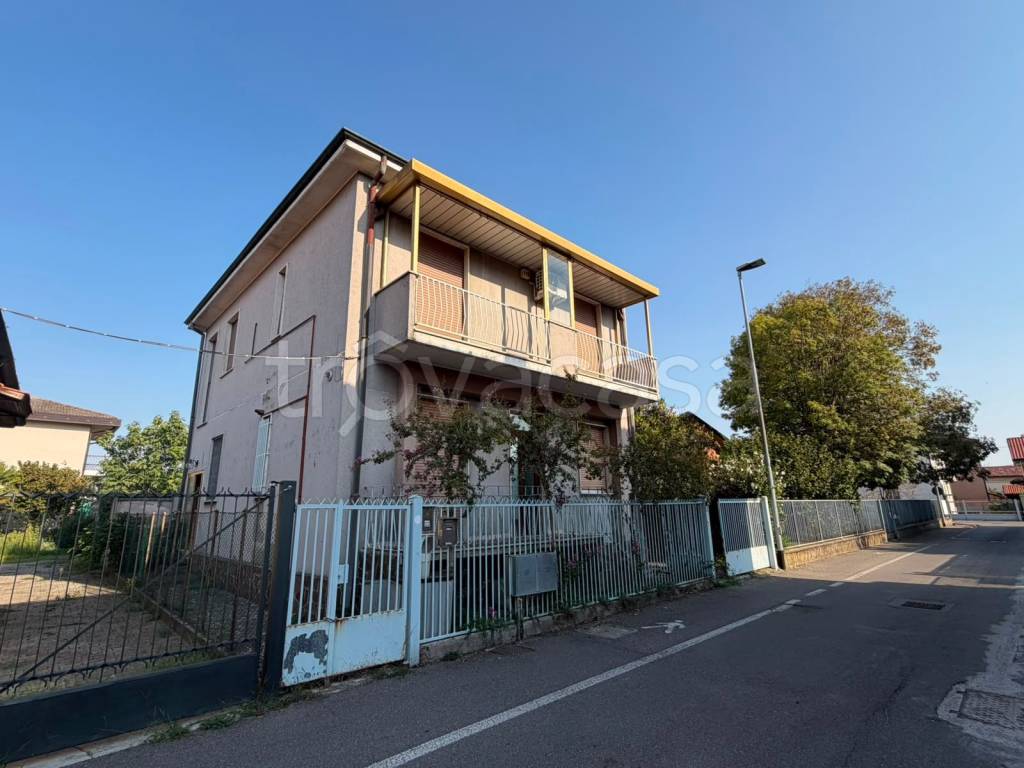 casa indipendente in vendita a Vizzolo Predabissi