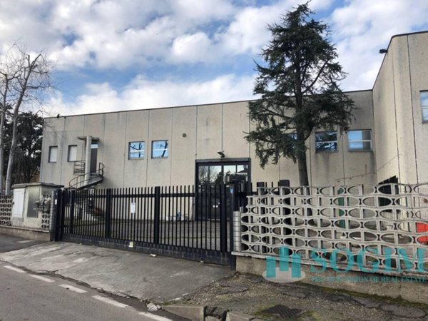 locale commerciale in vendita a Zibido San Giacomo