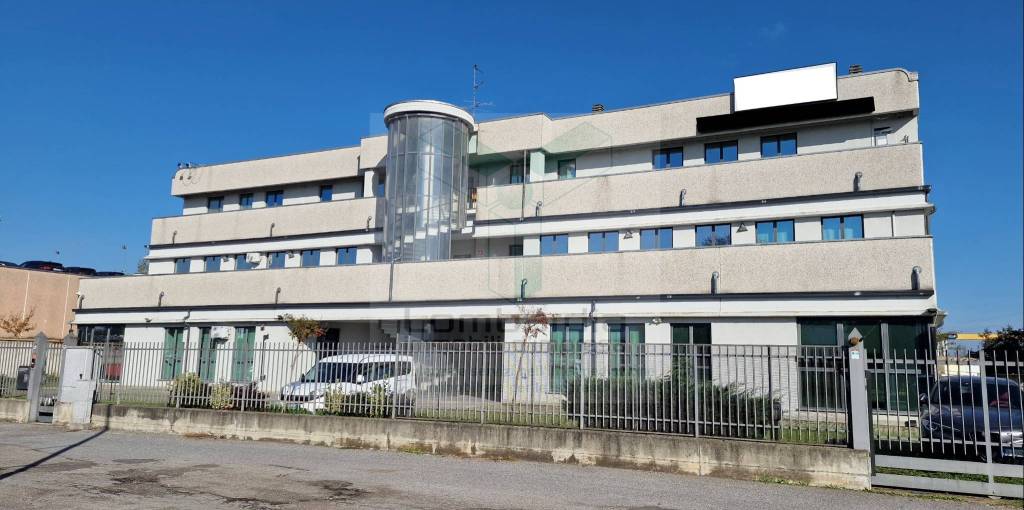 capannone in vendita a Zibido San Giacomo