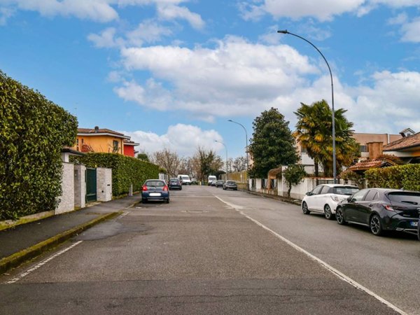appartamento in vendita a Zibido San Giacomo in zona Badile