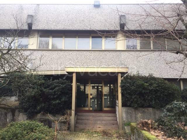 capannone in vendita a Zibido San Giacomo