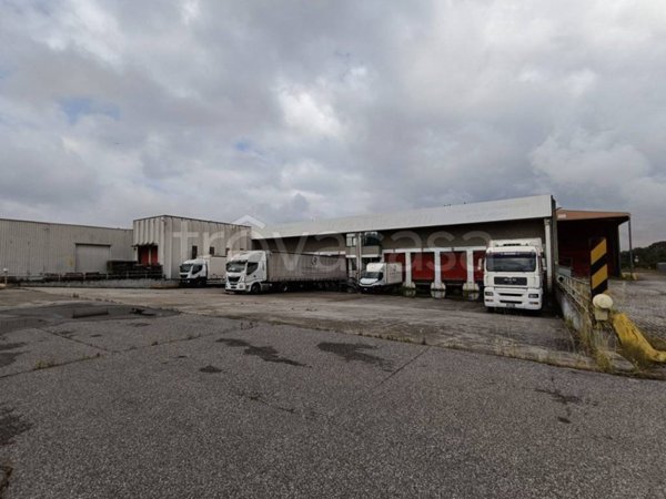 capannone in vendita a Zibido San Giacomo