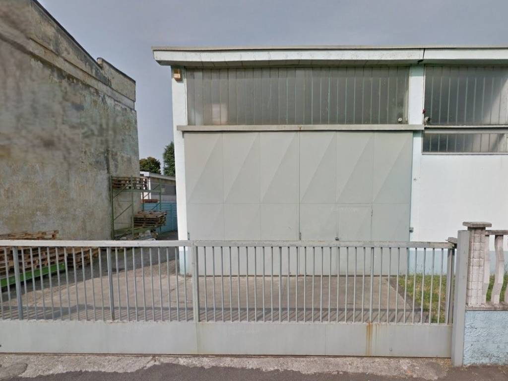 locale commerciale in vendita a Zibido San Giacomo