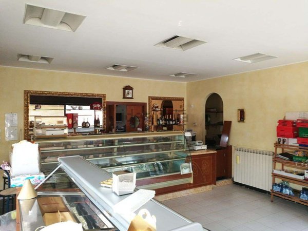 negozio in vendita a Zibido San Giacomo